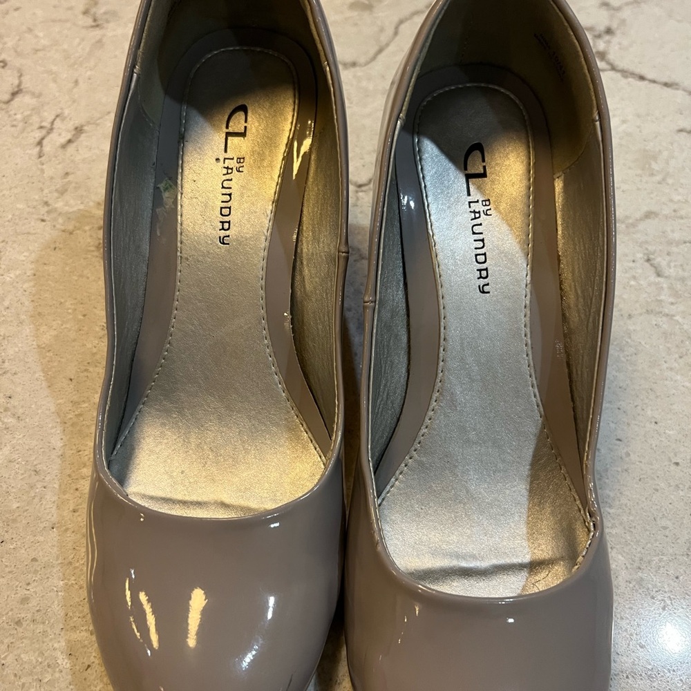 CL by Laundry Women's Glossy Gray Wedges - Picture 2 of 6